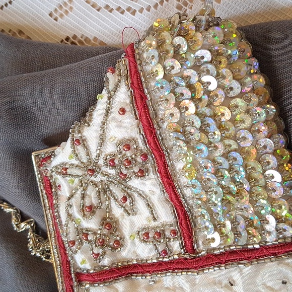 -Cashmere Shawl/Wrap with Beaded and Sequin Clutch - Picture 8 of 13